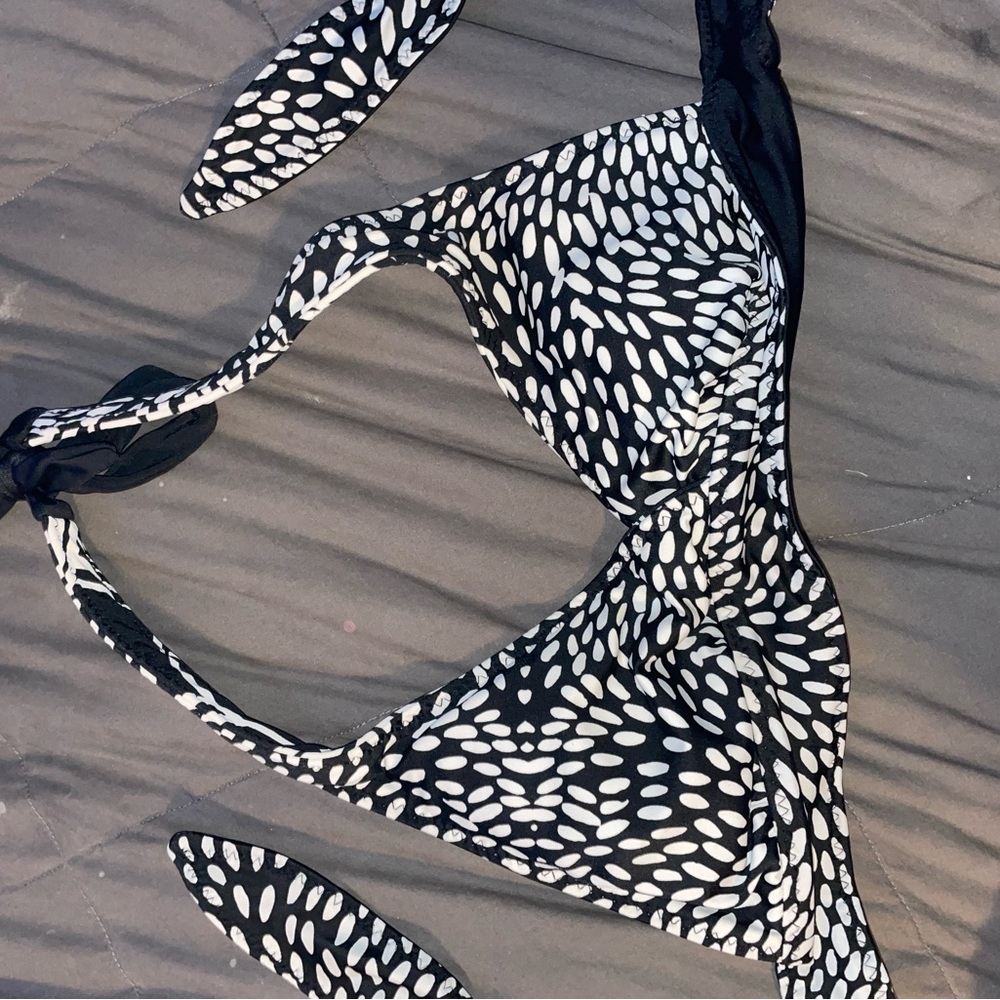 BUNDLE OF SWIMSUITS - Picture 8 of 13